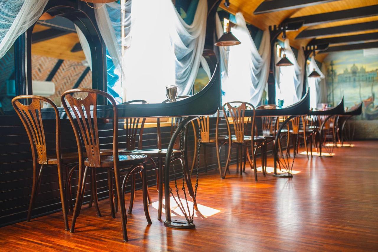 Pieno Piano Hotel Rivne Bagian luar foto